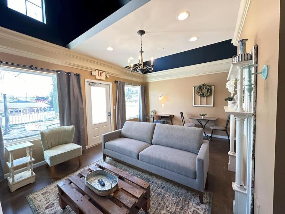 Haven At Hazel~Downtown Loft Apartment Demorest Bagian luar foto