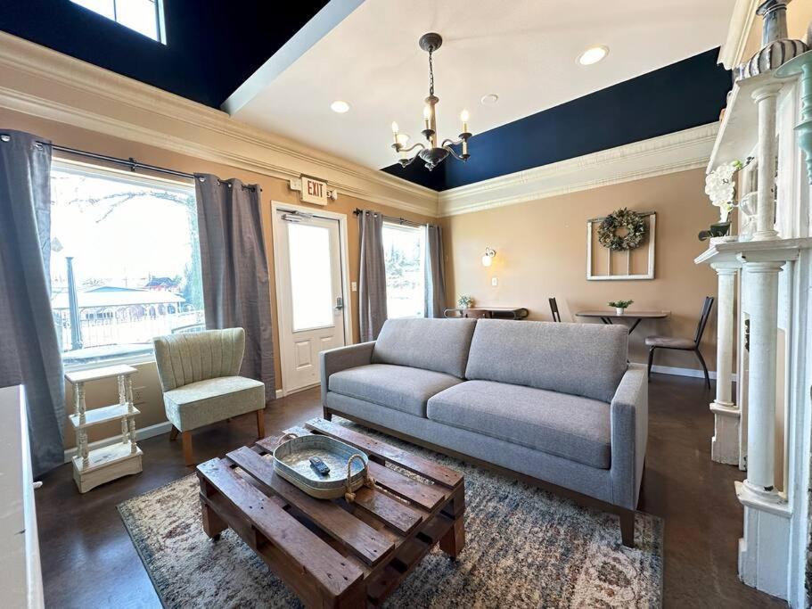 Haven At Hazel~Downtown Loft Apartment Demorest Bagian luar foto