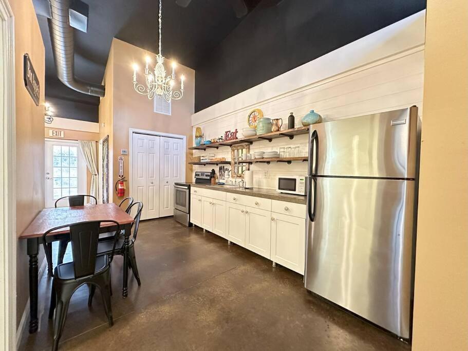 Haven At Hazel~Downtown Loft Apartment Demorest Bagian luar foto