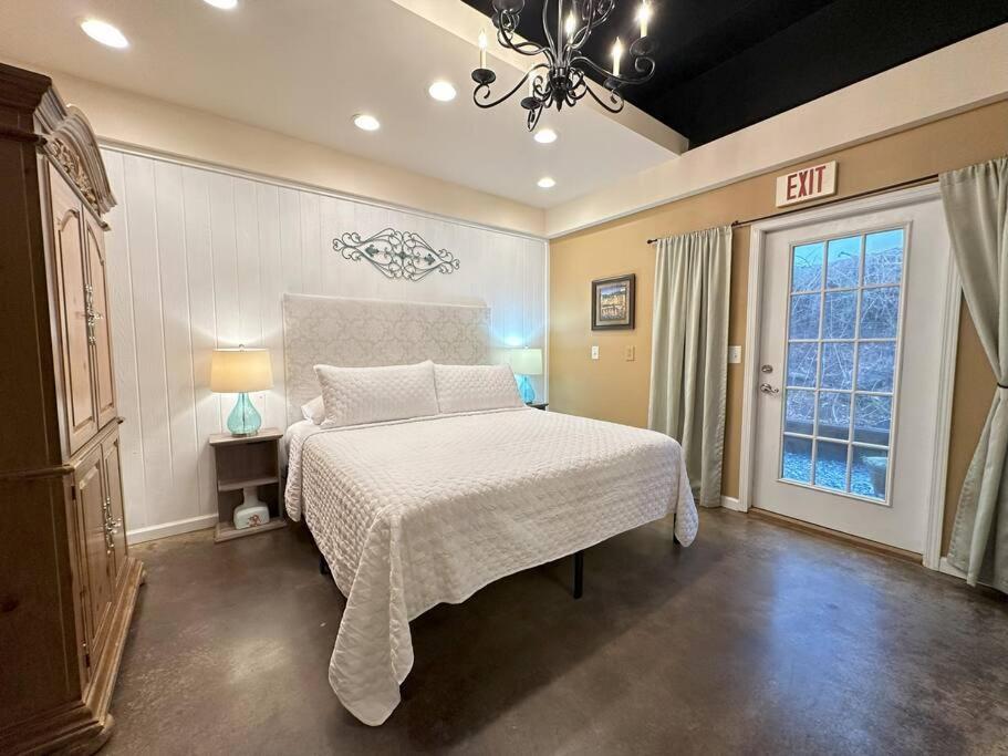Haven At Hazel~Downtown Loft Apartment Demorest Bagian luar foto